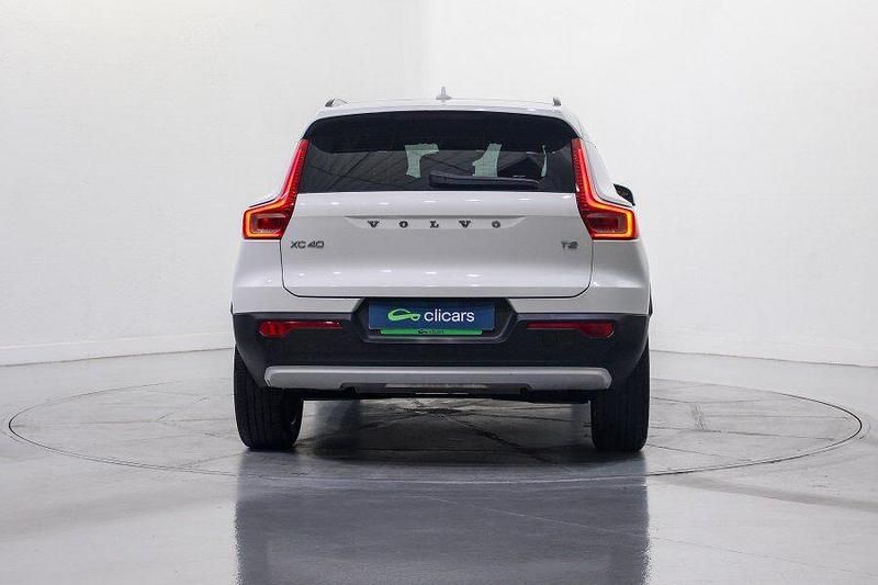 Usado Volvo XC40 Momentum 129 CV (94 kW) 2021 Blanco SUV