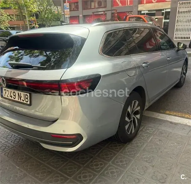 Usado VW Passat Business 150 CV (110 kW) 2024 Gris / plata Familiar