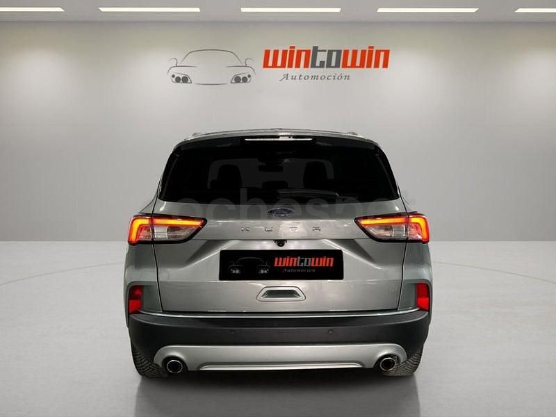 Usado Ford Kuga Titanium 120 CV (88 kW) 2021 Gris / plata SUV