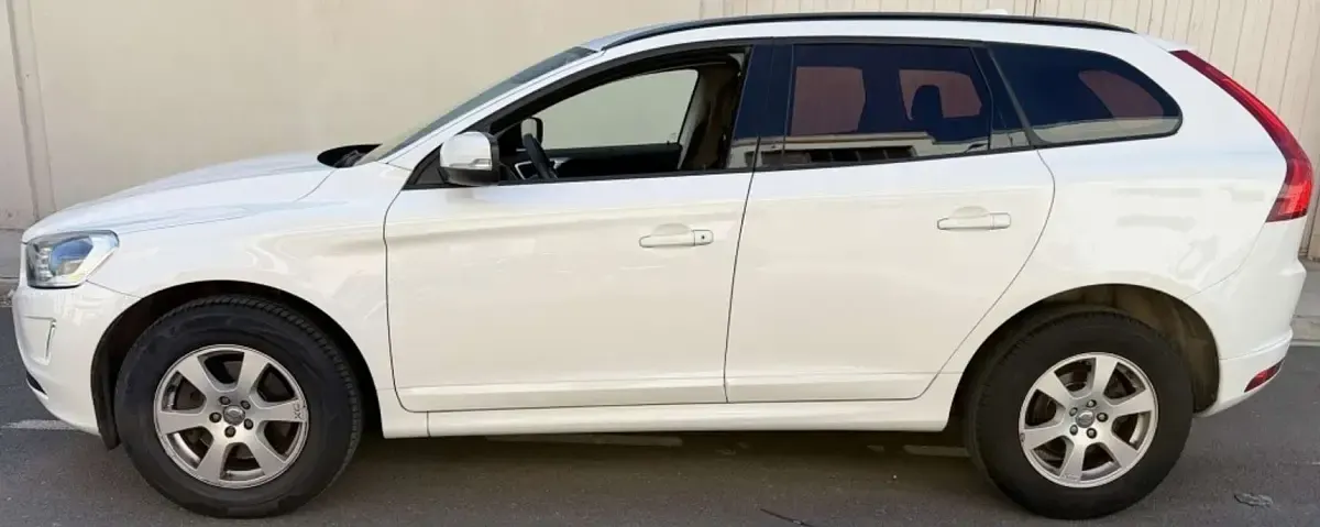 Usado Volvo XC60 Momentum 136 CV (100 kW) 2014 Blanco SUV