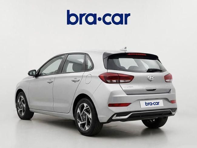 Usado Hyundai i30 100 CV (73 kW) 2024 Gris