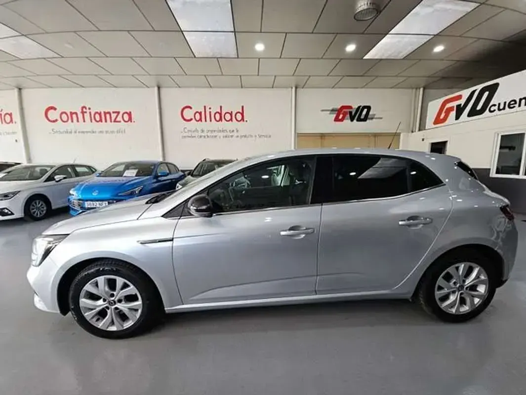 Usado Renault Mégane LIMITED 140 CV (102 kW) 2019 Gris Utilitario