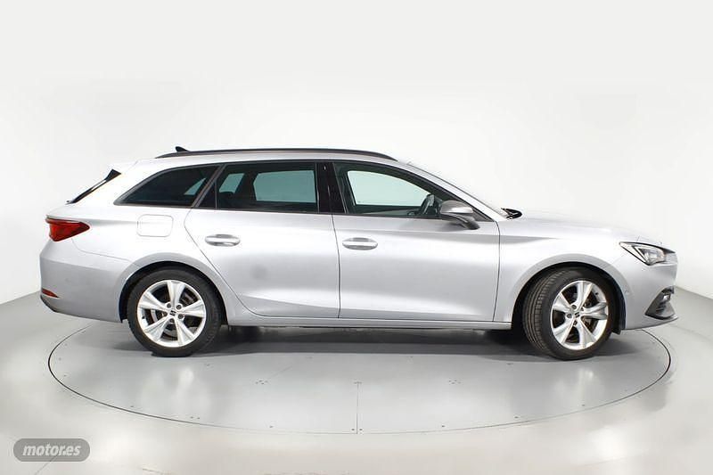 Usado Seat Leon FR 150 CV (110 kW) 2024 Plateado Familiar