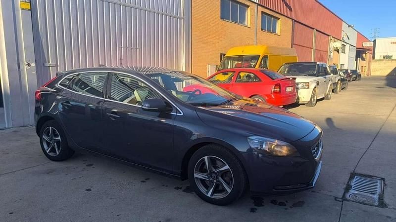 Usado Volvo V40 R-Design Momentum 150 CV (110 kW) 2014 Azul Utilitario