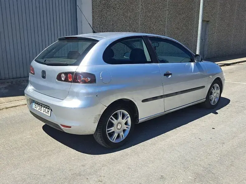 Usado Seat Ibiza 70 CV (51 kW) 2008 Gris / plata Berlina