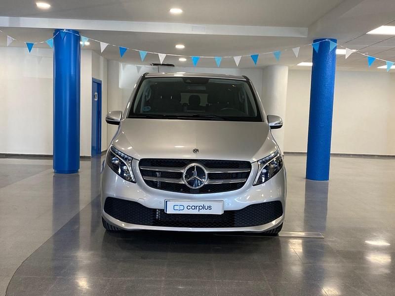 Usado Mercedes V250 Avantgarde 190 CV (139 kW) 2023 Plata brillante metalizada Monovolumen