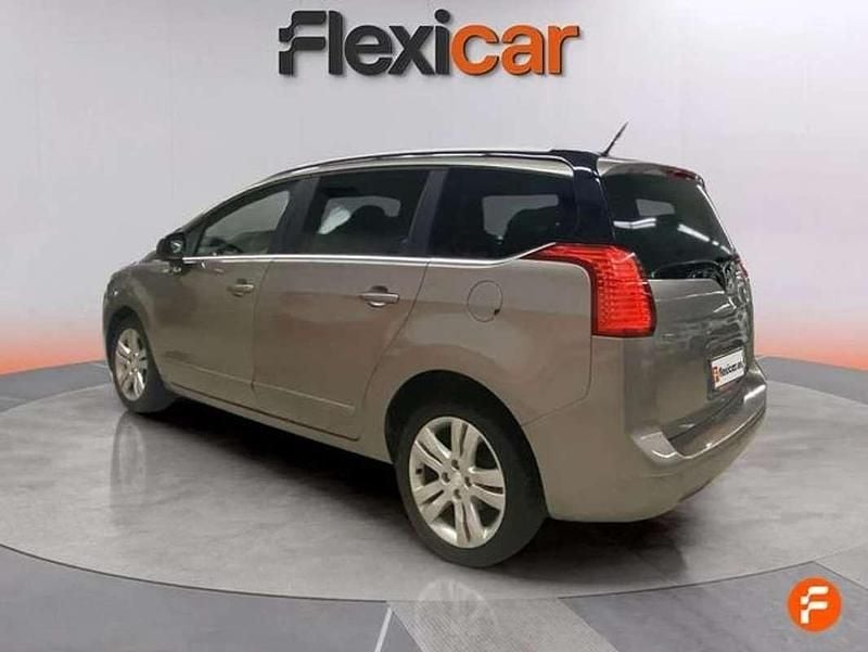 Usado Peugeot 5008 Style 120 CV (88 kW) 2016 Gris Monovolumen