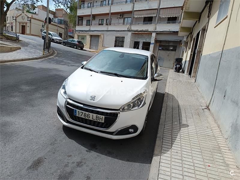 Blanco Usado 2019 Peugeot 208 Signature Sky Utilitario | 6980 € (Super precio) - Imagen 1/4