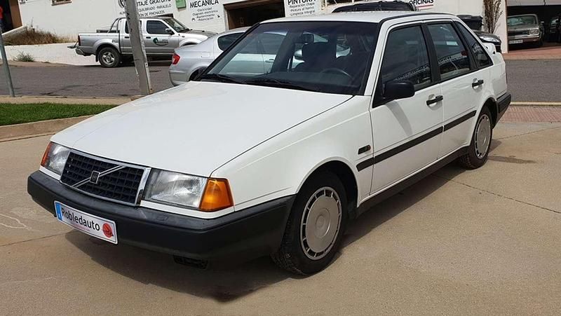 Usado Volvo 440 90 CV (66 kW) 1991 Blanco Utilitario