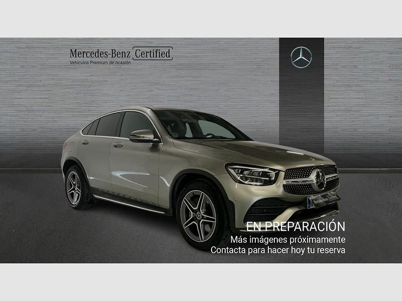 Usado Mercedes GLC300 AMG line 180 CV (132 kW) 2022 Mojave silver metallic paint Coupe