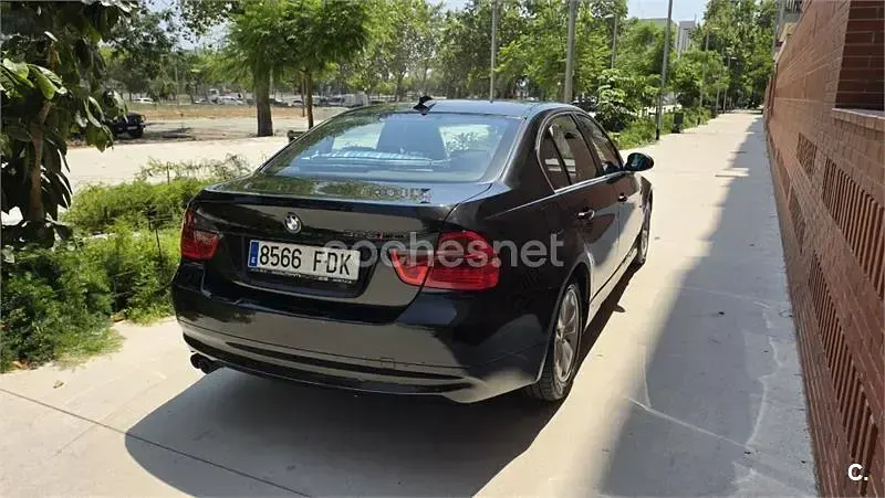 Usado BMW 325 Comfort Edition 218 CV (160 kW) 2007 Negro Berlina