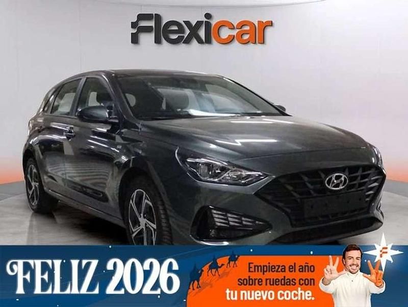 Gris Usado 2023 Hyundai i30 Berlina | 15.990 € (Super precio) - Imagen 1/4
