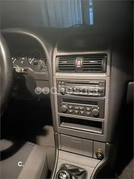 Usado Opel Astra Edition 100 CV (73 kW) 2003 Gris / plata Berlina