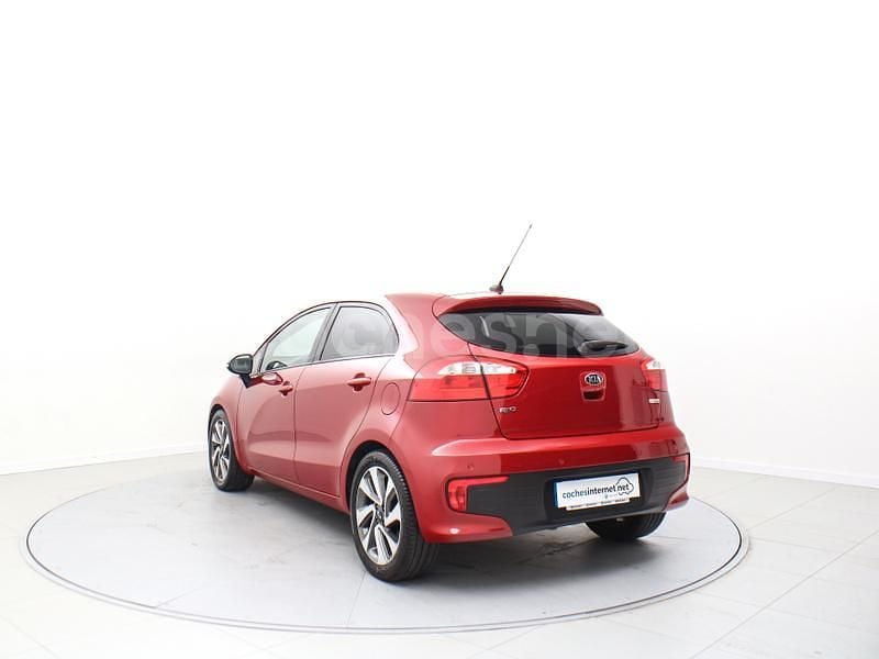 Usado Kia Rio 84 CV (61 kW) 2016 Granate Utilitario