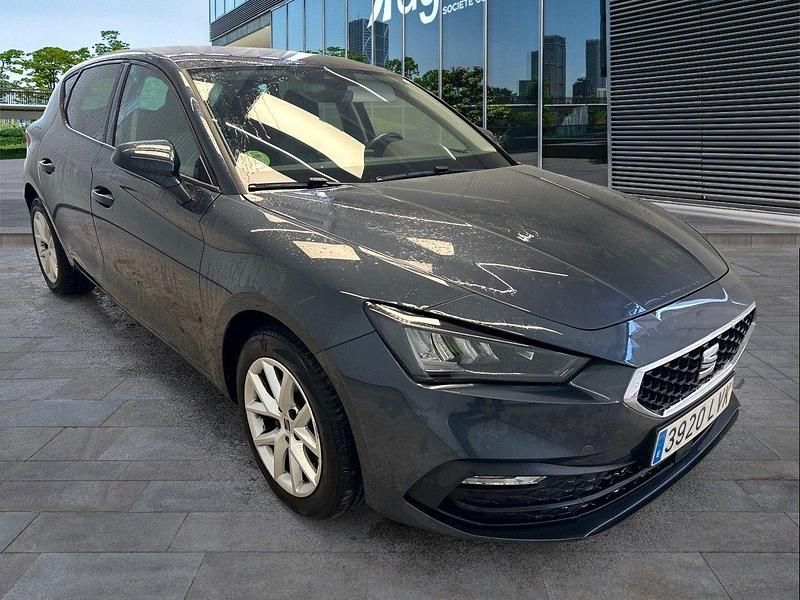 Usado Seat Leon Style 115 CV (84 kW) 2021 Gris Berlina