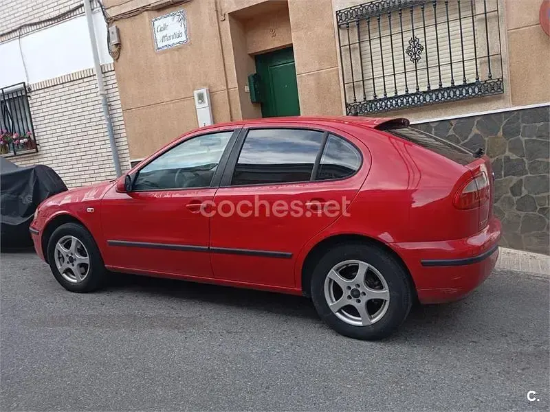 Usado Seat Leon Stella 110 CV (80 kW) 2005 Rojo Utilitario