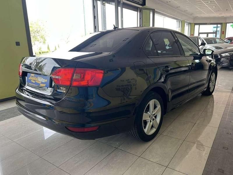 Usado VW Jetta Advance 105 CV (77 kW) 2011 Negro Berlina