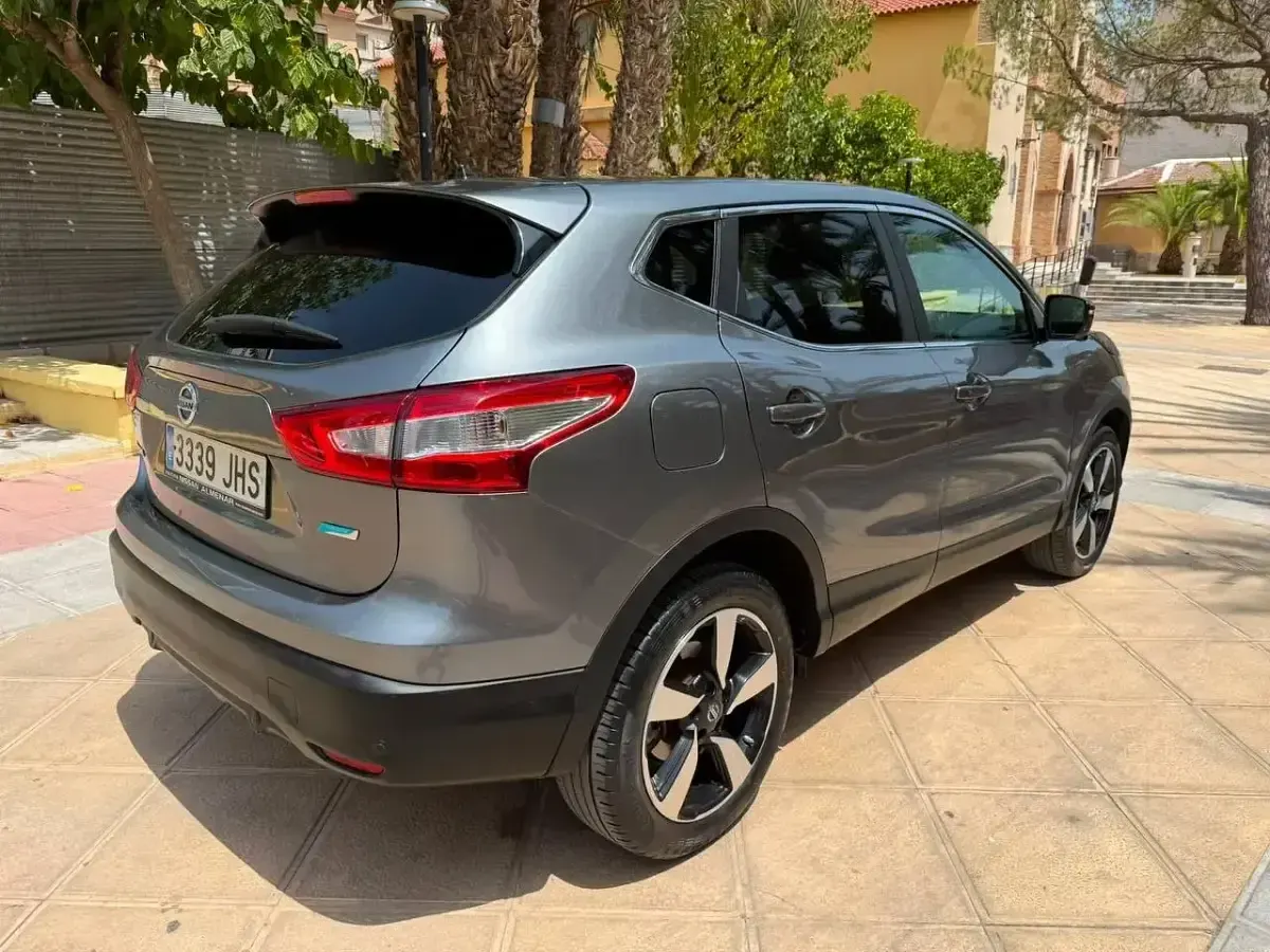 Usado Nissan Qashqai Black Edition 130 CV (95 kW) 2016 Gris SUV