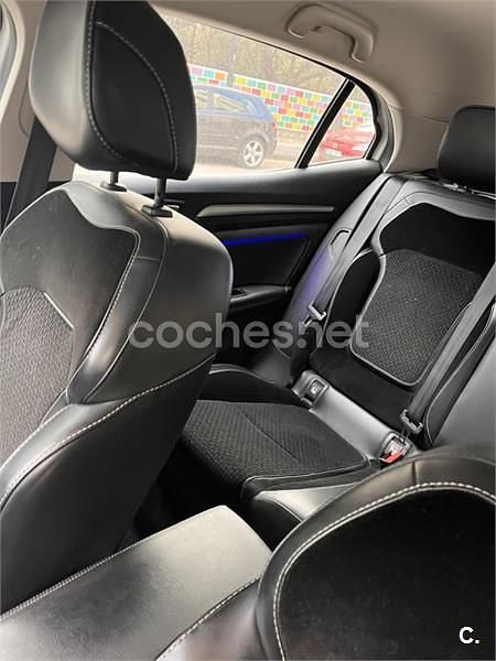 Usado Renault Mégane IV Zen 130 CV (95 kW) 2016 Blanco Berlina