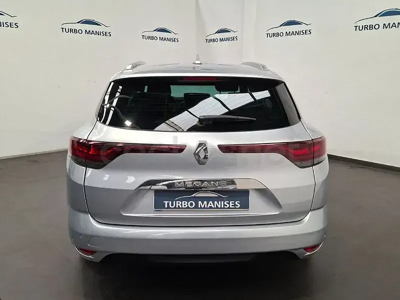 Usado Renault Mégane GrandTour Techno 140 CV (102 kW) 2023 Gris / plata Familiar