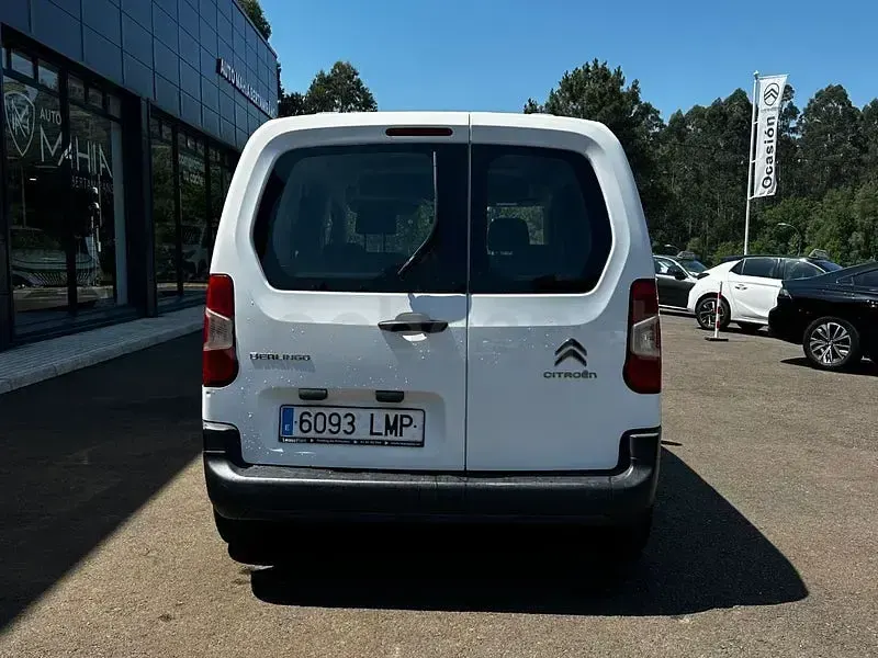 Usado Citroën Berlingo Feel 102 CV (75 kW) 2021 Blanco Monovolumen
