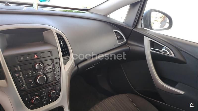 Usado Opel Astra Sportive 110 CV (80 kW) 2011 Gris / plata Familiar