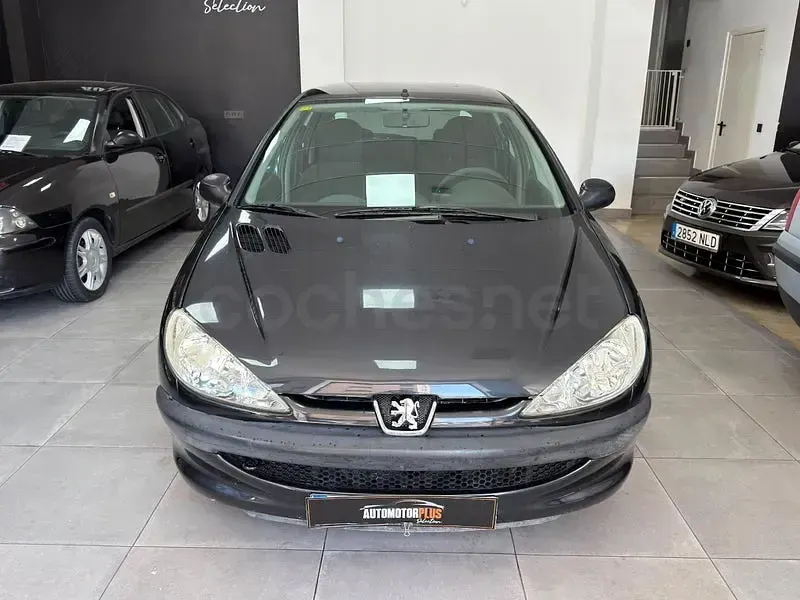 Usado Peugeot 206 70 CV (51 kW) 2005 Negro Berlina