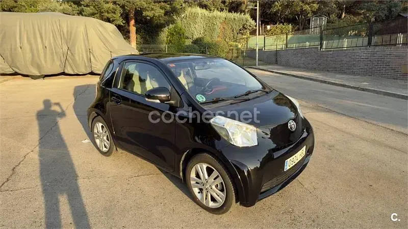 Usado Toyota iQ Multidrive S 98 CV (72 kW) 2011 Negro Utilitario