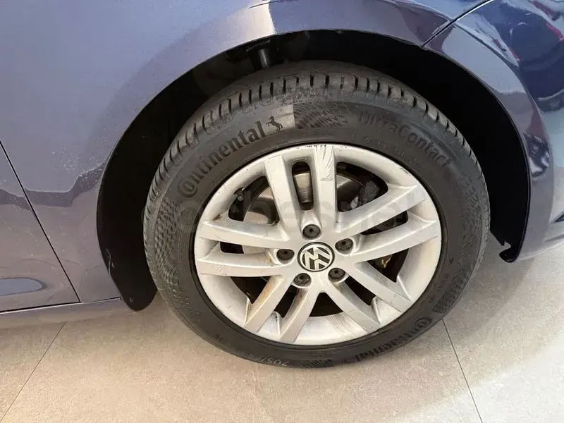 Usado VW Touran Edition 105 CV (77 kW) 2012 Azul Monovolumen