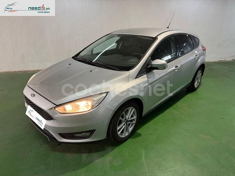 Gris / plata Usado 2016 Ford Focus Trend Berlina | 9700 € (Buen precio) - Imagen 1/4
