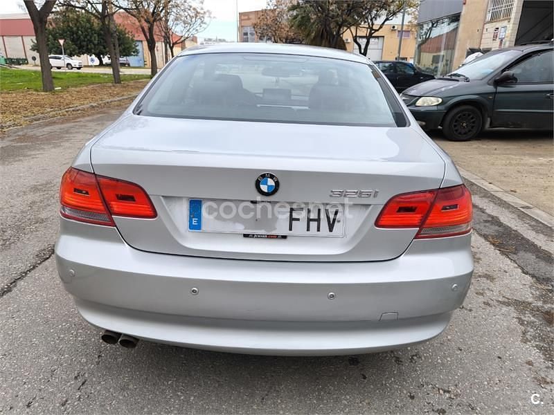 Usado BMW 325 218 CV (160 kW) 2006 Gris / plata Coupe