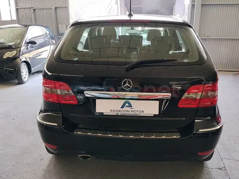 Usado Mercedes B180 109 CV (80 kW) 2012 Negro Utilitario