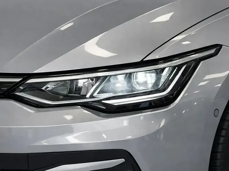 Usado VW Golf VIII 115 CV (84 kW) 2025 Gris / plata Berlina