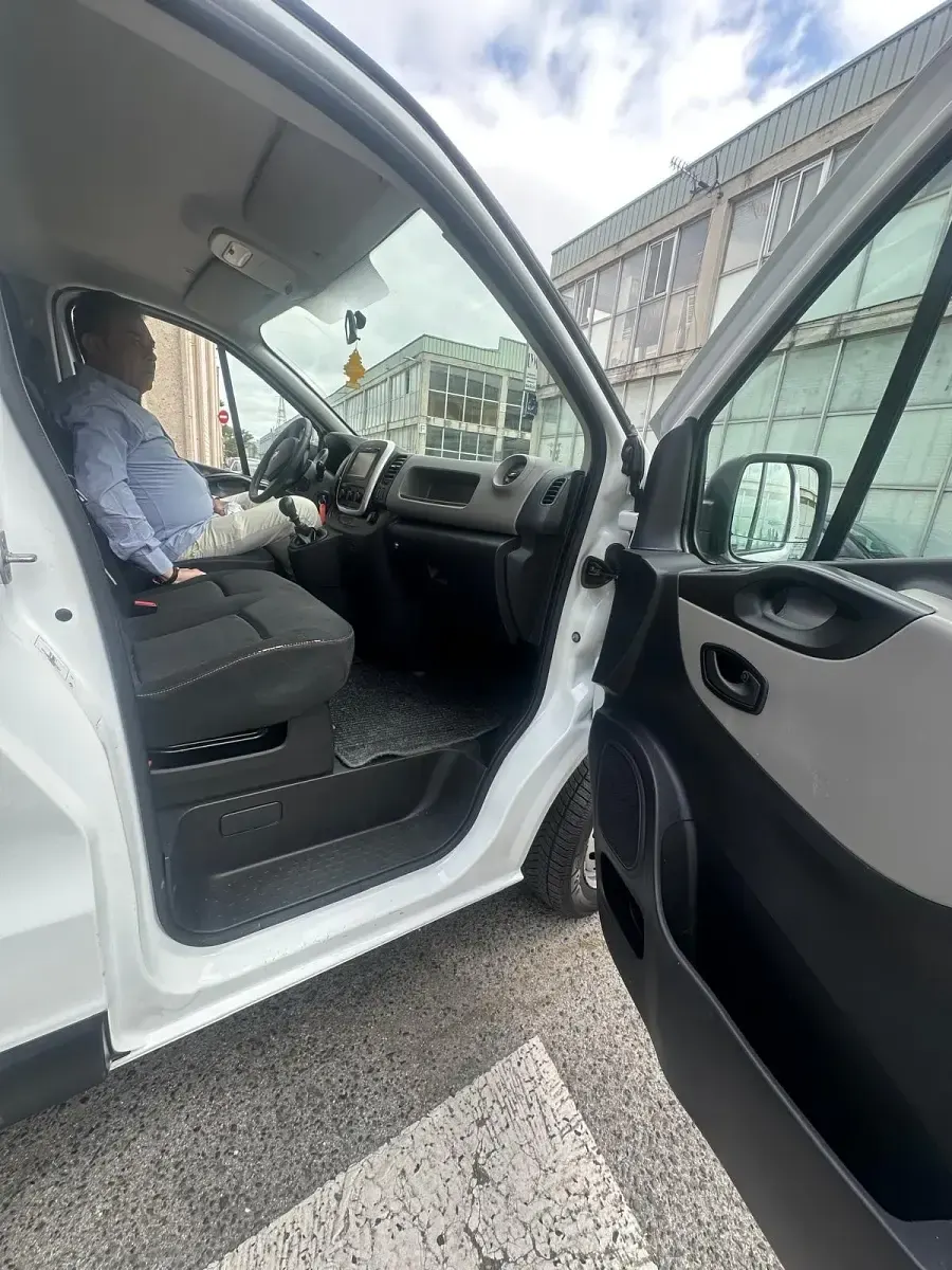 Usado Renault Trafic 120 CV (88 kW) 2017 Blanco Monovolumen
