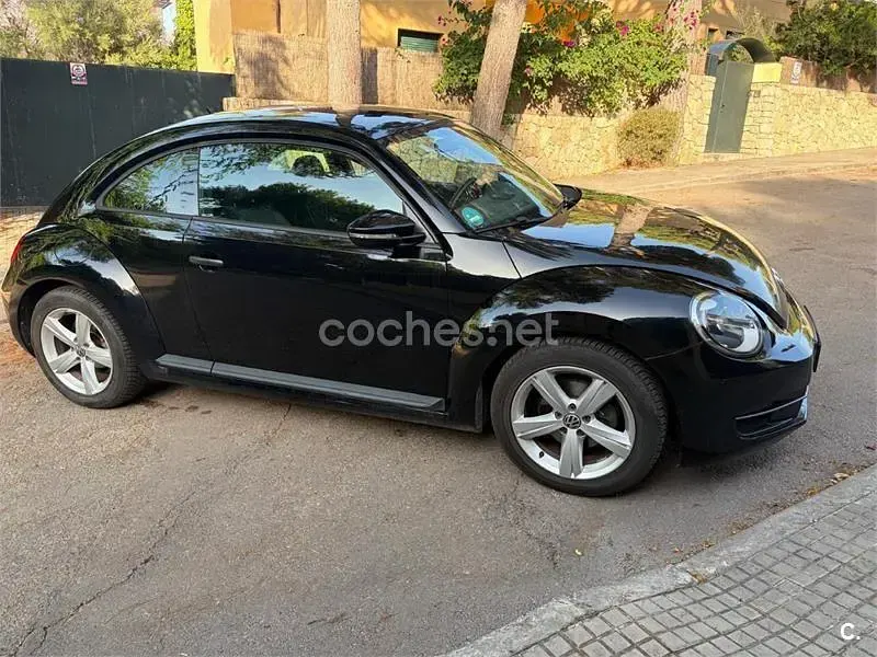 Usado VW Beetle Design 105 CV (77 kW) 2015 Negro Utilitario