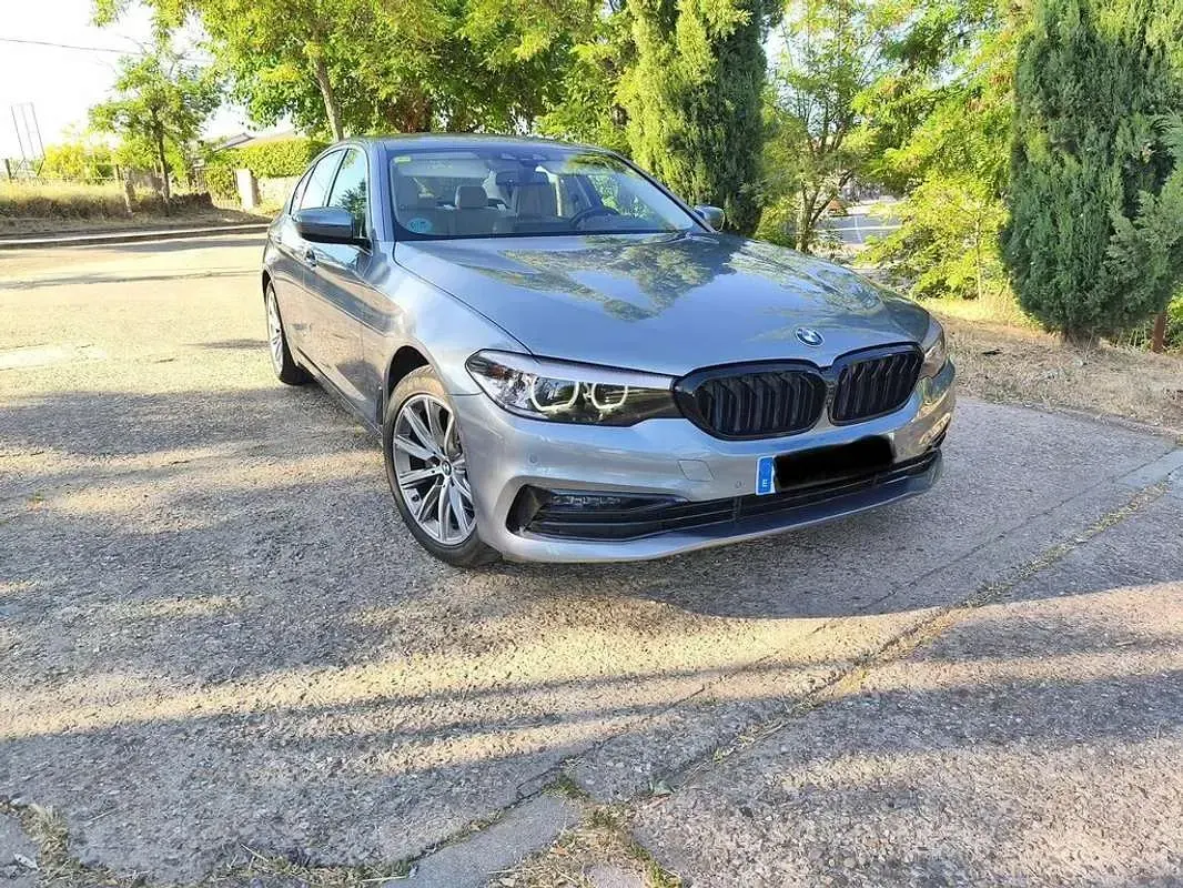 Usado BMW 520 Comfort Edition 184 CV (135 kW) 2018 Gris Berlina