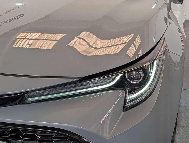 Usado Toyota Corolla Style 122 CV (89 kW) 2022 Gris Utilitario