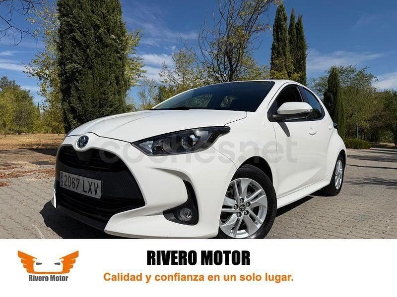 Usado Toyota Yaris Hybrid Business Edition 116 CV (85 kW) 2022 Blanco Berlina