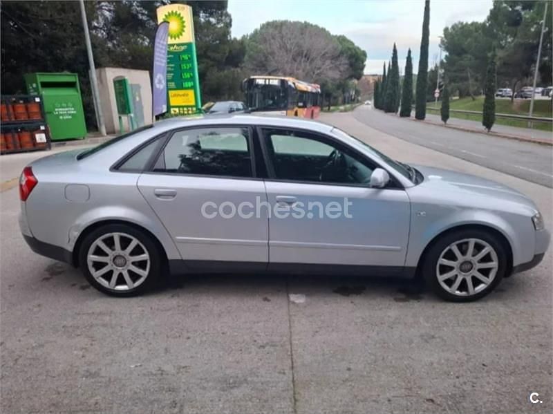 Usado Audi A4 150 CV (110 kW) 2001 Gris / plata Berlina