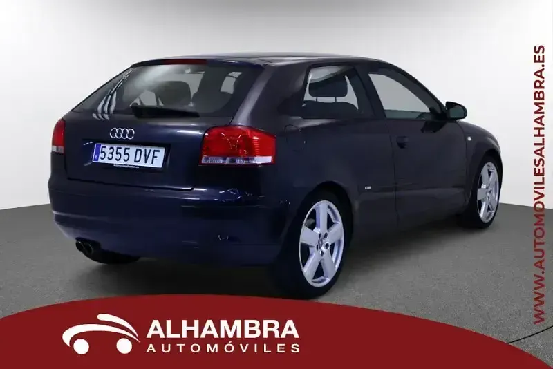 Usado Audi A3 Ambition 200 CV (147 kW) 2006 Gris Utilitario