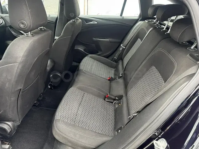 Usado Opel Astra Dynamic 125 CV (91 kW) 2018 Azul Familiar