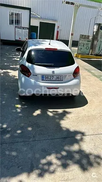 Usado Peugeot 208 Access 82 CV (60 kW) 2015 Blanco Utilitario