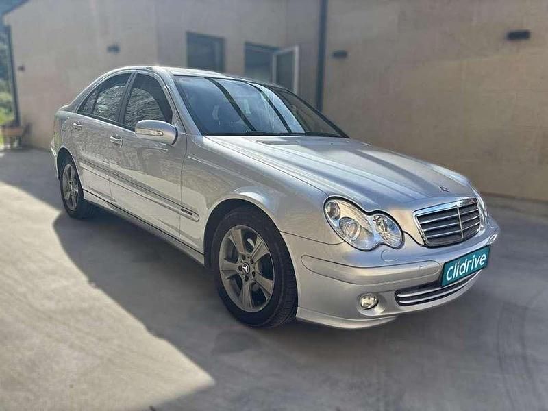 Usado Mercedes C220 170 CV (125 kW) 2005 Gris Berlina