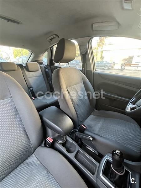 Usado Ford Focus Trend 109 CV (80 kW) 2006 Azul Berlina