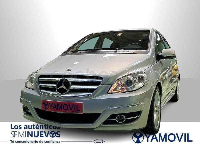 Usado Mercedes B180 109 CV (80 kW) 2011 Gris / plata Monovolumen