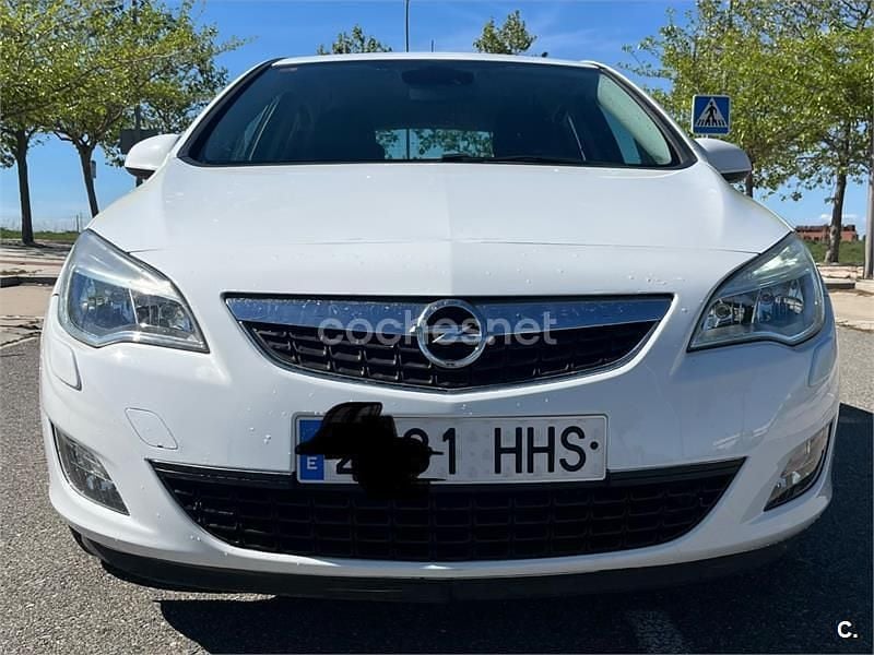 Usado Opel Astra Enjoy 95 CV (69 kW) 2011 Blanco Berlina