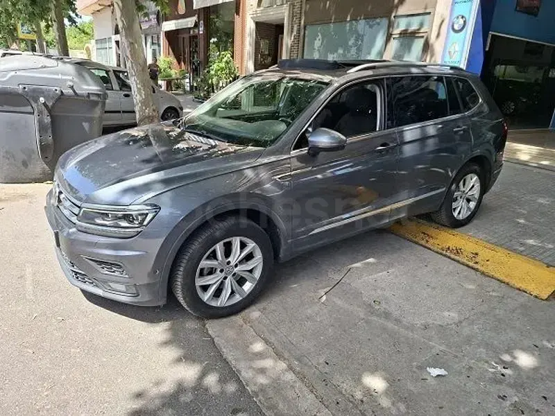 Usado VW Tiguan Allspace Advance 150 CV (110 kW) 2020 Gris / plata SUV