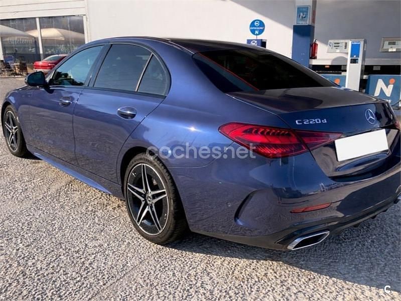 Usado Mercedes C220 200 HP (147 kW) 2023 Azul Sedan