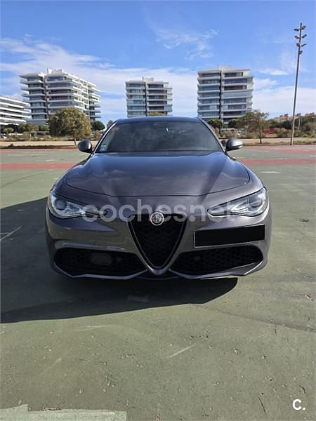 Usado Alfa Romeo Giulia Ti 200 CV (147 kW) 2022 Gris / plata Berlina