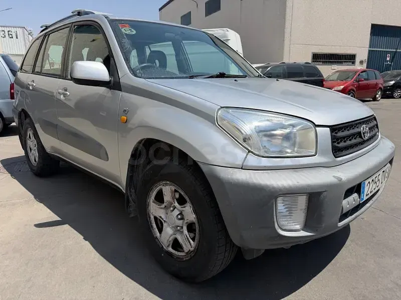 Usado Toyota RAV4 Sol 150 CV (110 kW) 2003 Gris / plata SUV